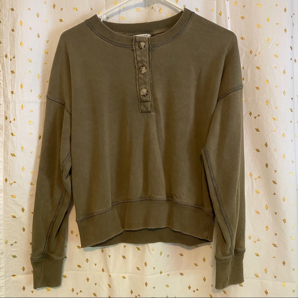 Olive, quarter button crewneck